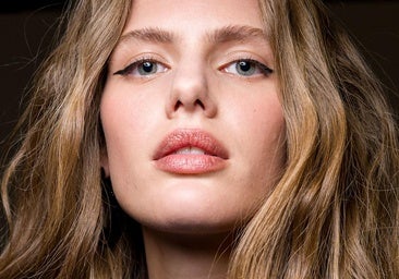 Si tienes los ojos cansados, este truco de maquillaje levanta tus ojos en unos segundos: rápido y funciona